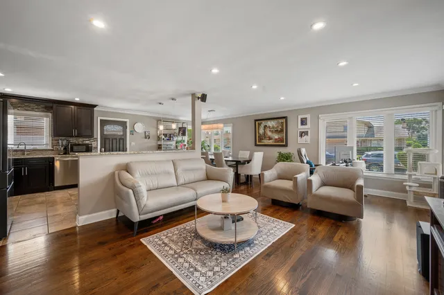 $625,000 | 8426 West Betty Terrace, Niles, IL 60714