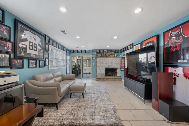 $625,000 | 8426 West Betty Terrace, Niles, IL 60714