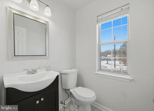 $330,000 | 13825 King Frederick Way, Unit 707, Upper Marlboro, MD 20772