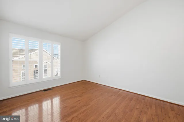 $330,000 | 13825 King Frederick Way, Unit 707, Upper Marlboro, MD 20772