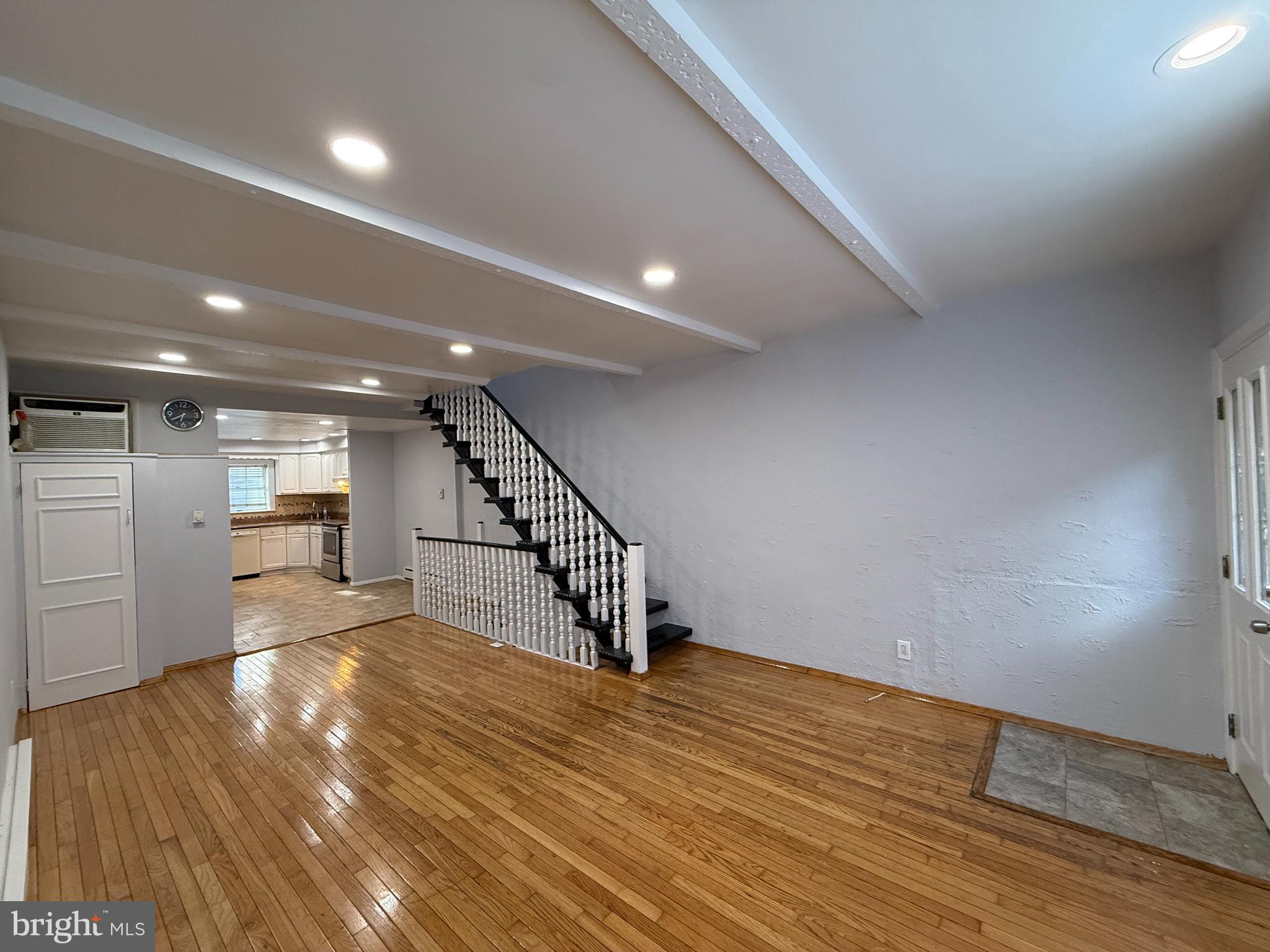 2425 South Warnock Street Philadelphia, PA 19148 - Photo 2 of 19