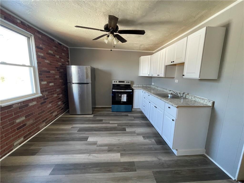 409 Johnston Road Pittsburgh, PA 15235 - Photo 4 of 19 Gallery Image 4