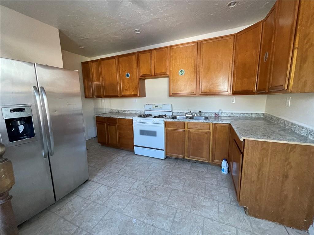 409 Johnston Road Pittsburgh, PA 15235 - Photo 6 of 19 Gallery Image 6