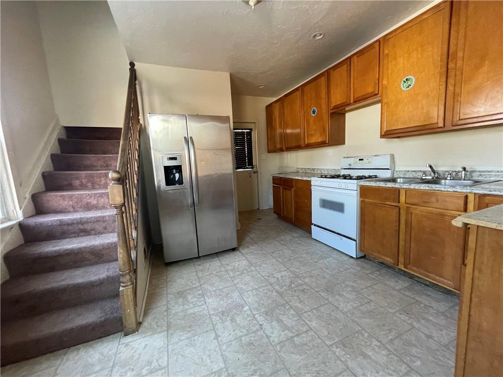 409 Johnston Road Pittsburgh, PA 15235 - Photo 7 of 19 Gallery Image 7
