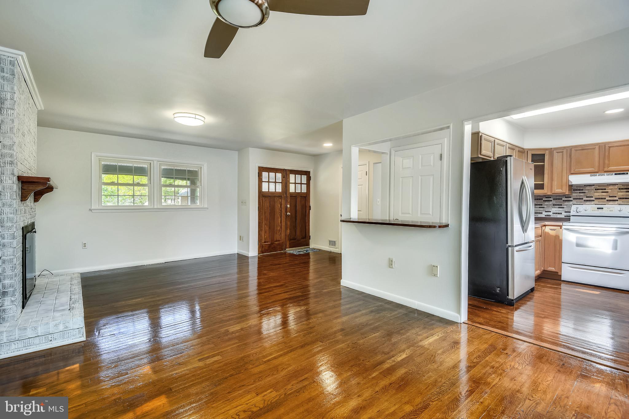 1031 Turkey Point Road Edgewater, MD 21037 - Photo 15 of 69 Living room
