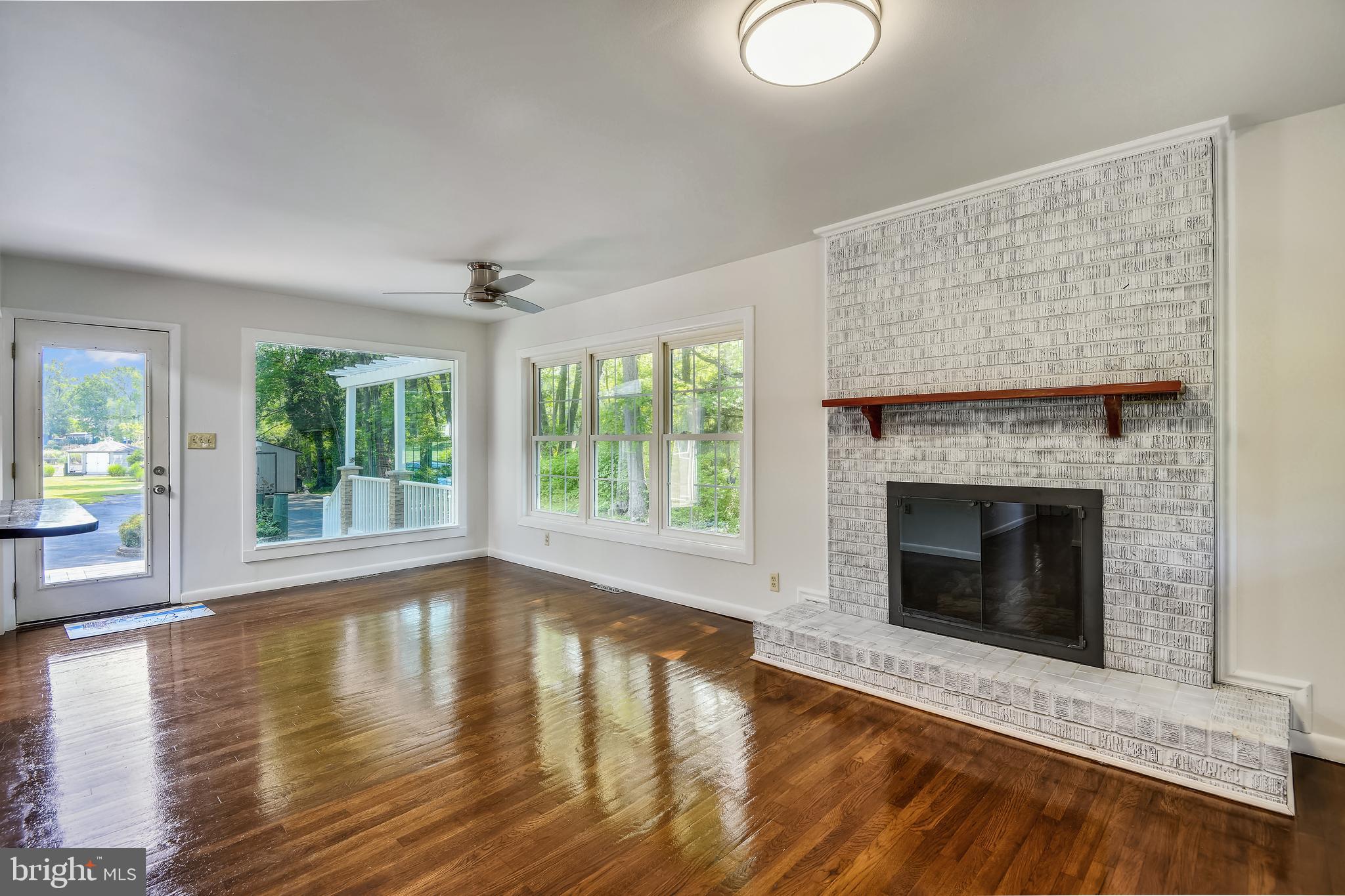 1031 Turkey Point Road Edgewater, MD 21037 - Photo 17 of 69 Living room