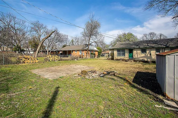 a yellow house sitting in middle of the middle of a field