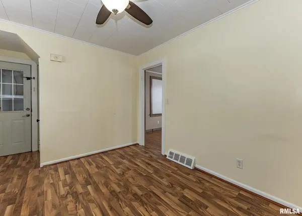 an empty room with a empty space and a ceiling fan