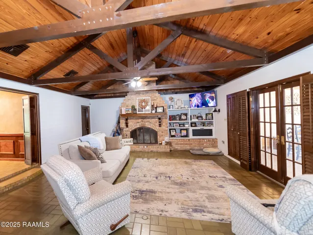 $245,000 | 320 North Morein Street, Ville Platte, LA 70586