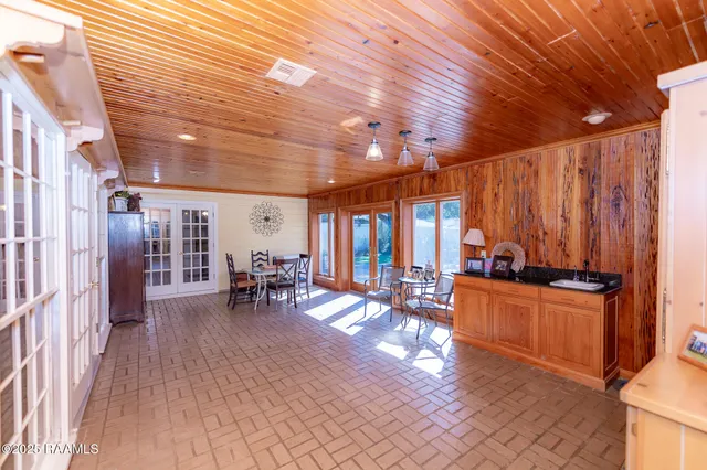 $245,000 | 320 North Morein Street, Ville Platte, LA 70586