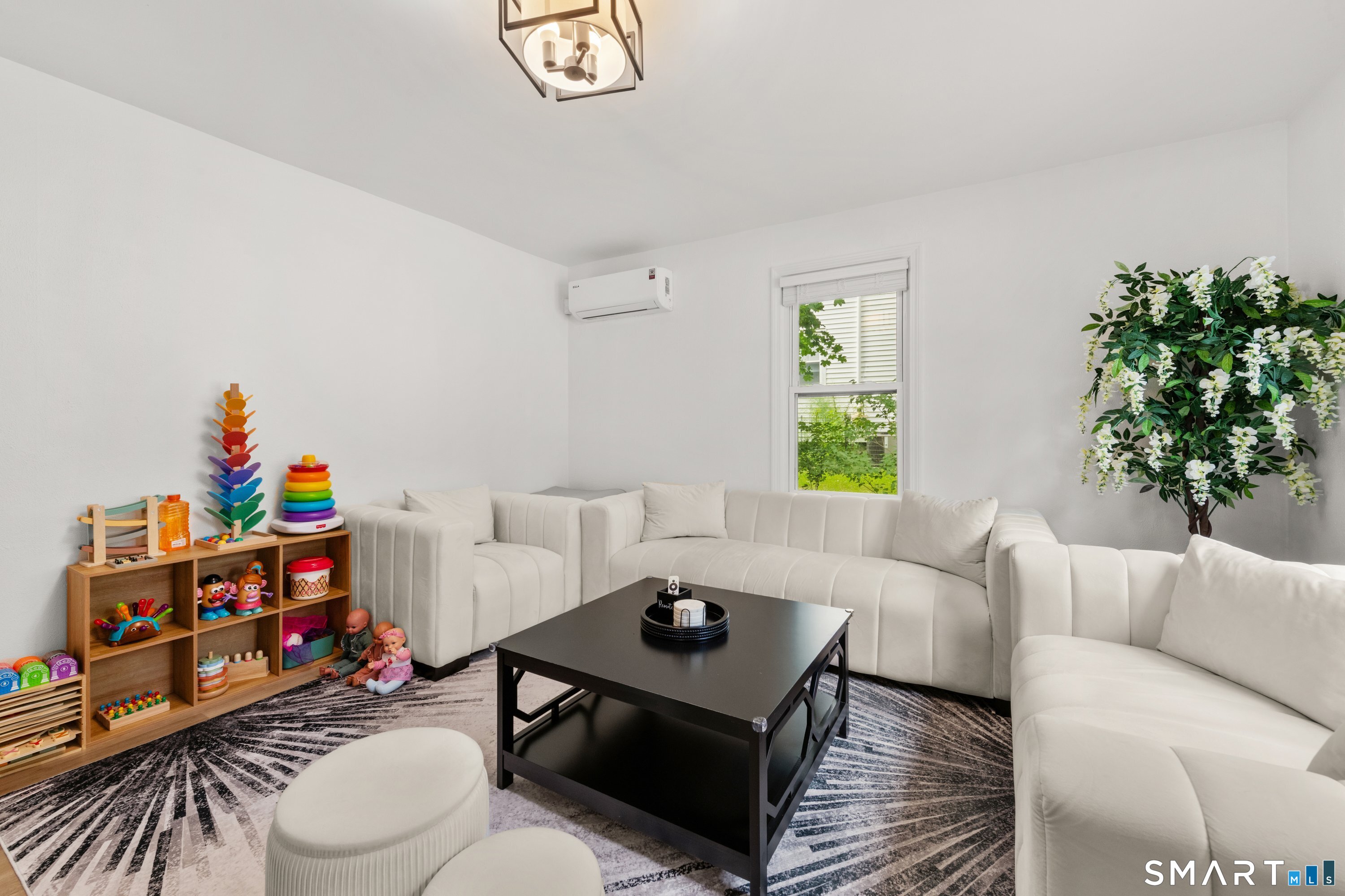 243 White Plains Road Trumbull, CT 06611 - Photo 12 of 39