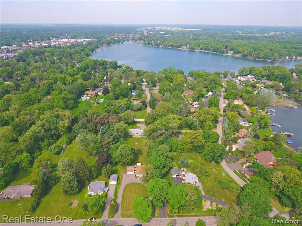 1509 Merry Road Waterford, MI 48328 - Photo 3 of 23 Merry St Front Aerial 2.jpg