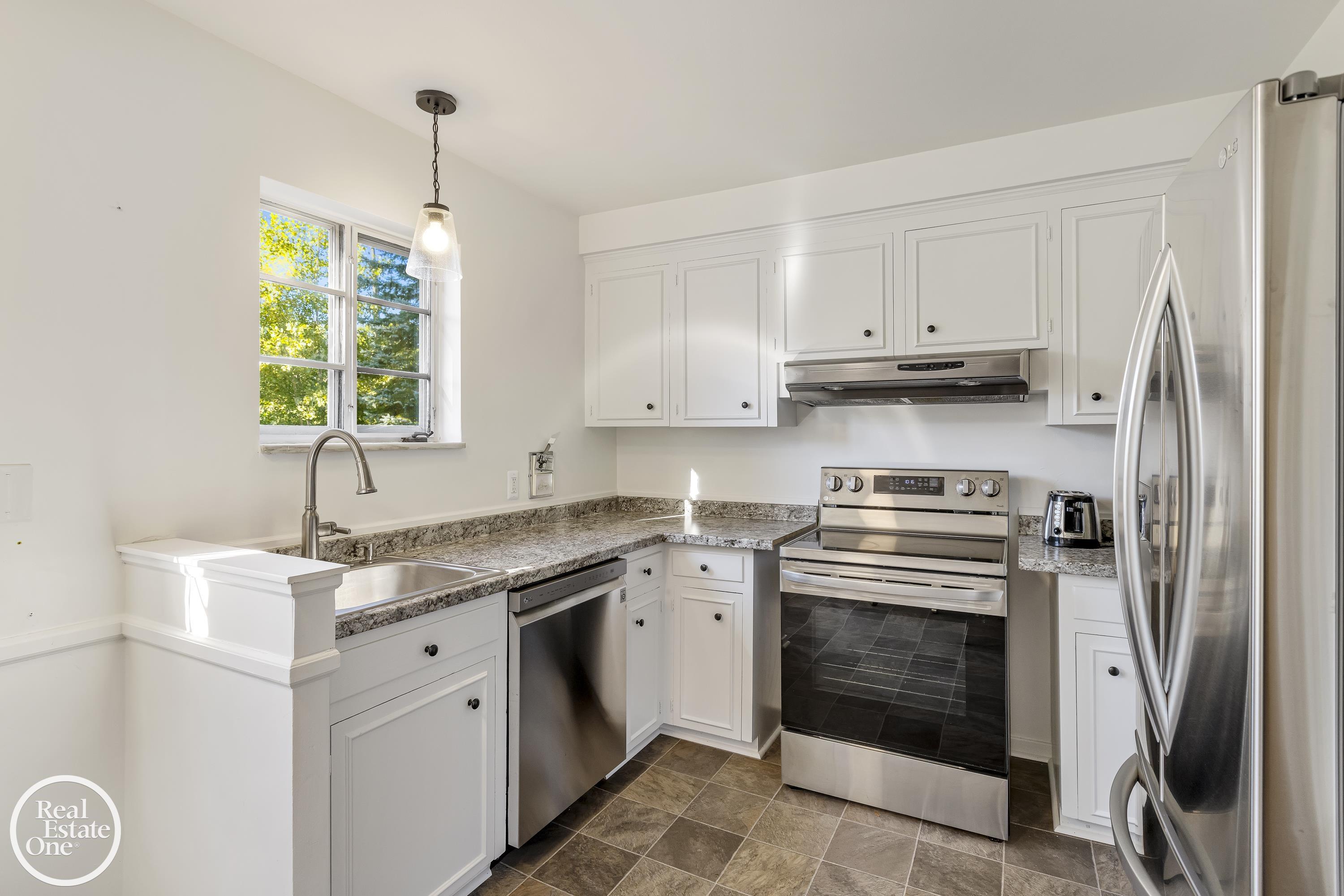 1487 North Renaud Road Grosse Pointe Woods, MI 48236 - Photo 15 of 42