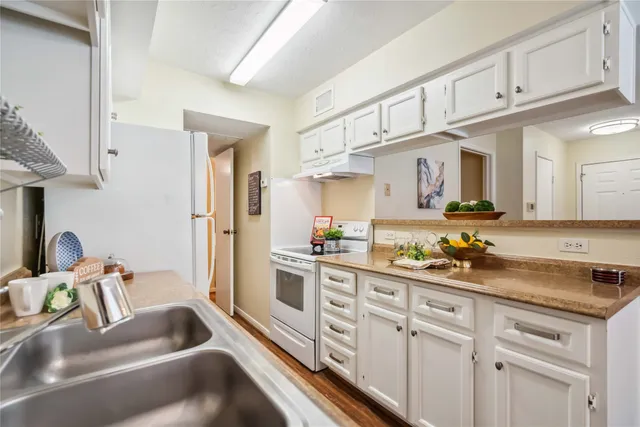 $130,000 | 2750 Holly Hall Street, Unit 1403, Houston, TX 77054