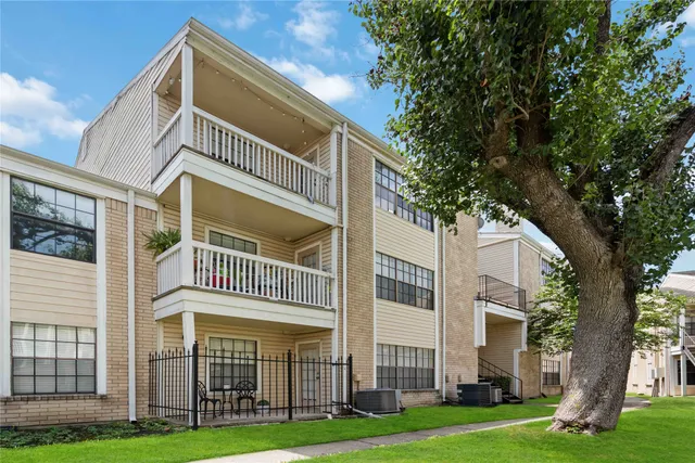 $130,000 | 2750 Holly Hall Street, Unit 1403, Houston, TX 77054