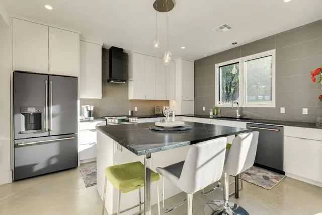 $2,199,000 | 4200 Deer Trail, Spicewood, TX 78669