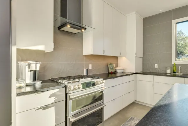 $2,199,000 | 4200 Deer Trail, Spicewood, TX 78669