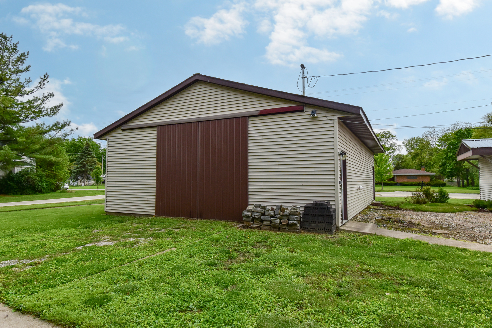 103 South 4th Street Chatsworth, IL 60921 - Photo 13 of 70 a view of a house with yard and a garden