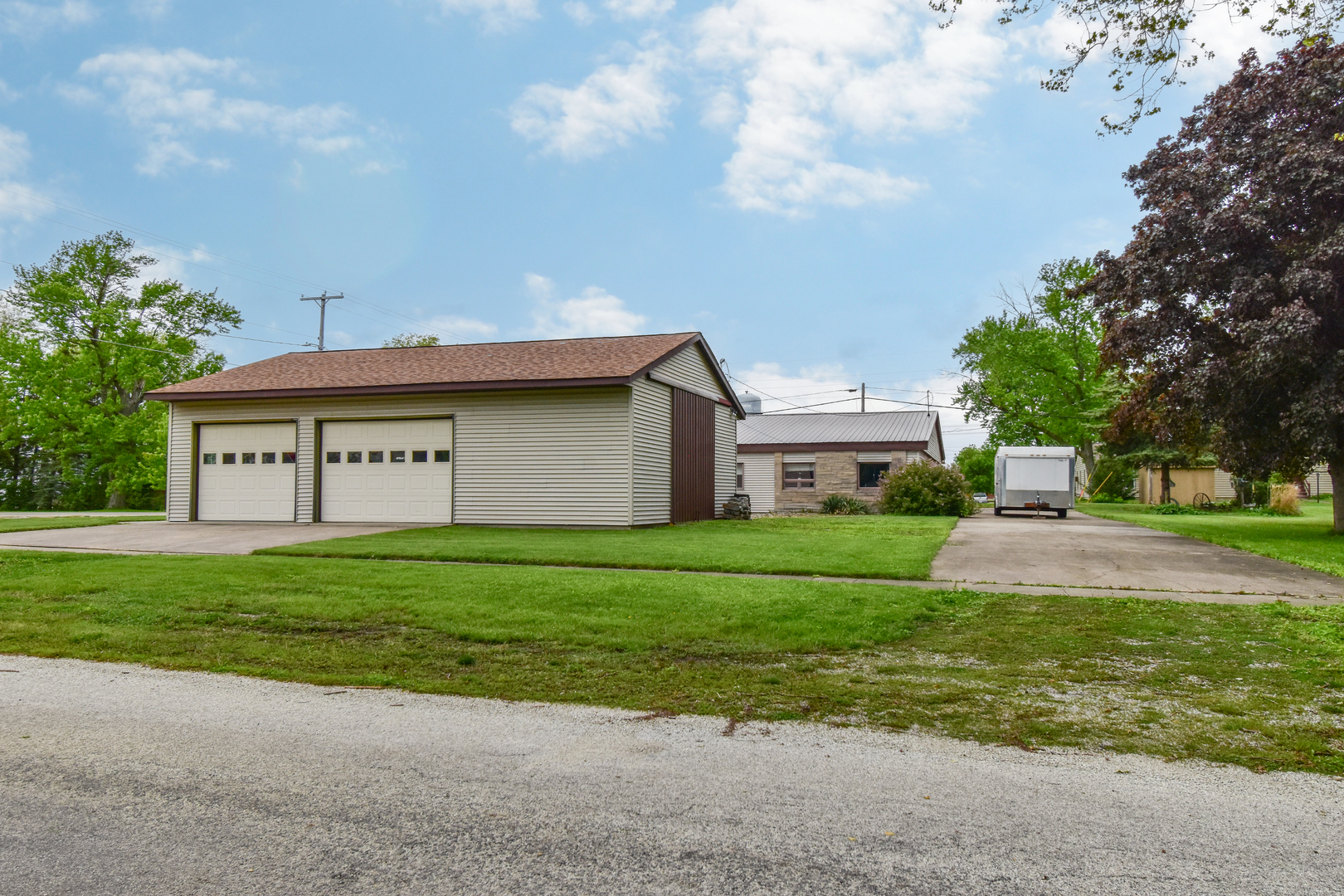 103 South 4th Street Chatsworth, IL 60921 - Photo 5 of 70 a view of a big house with a big yard and large trees