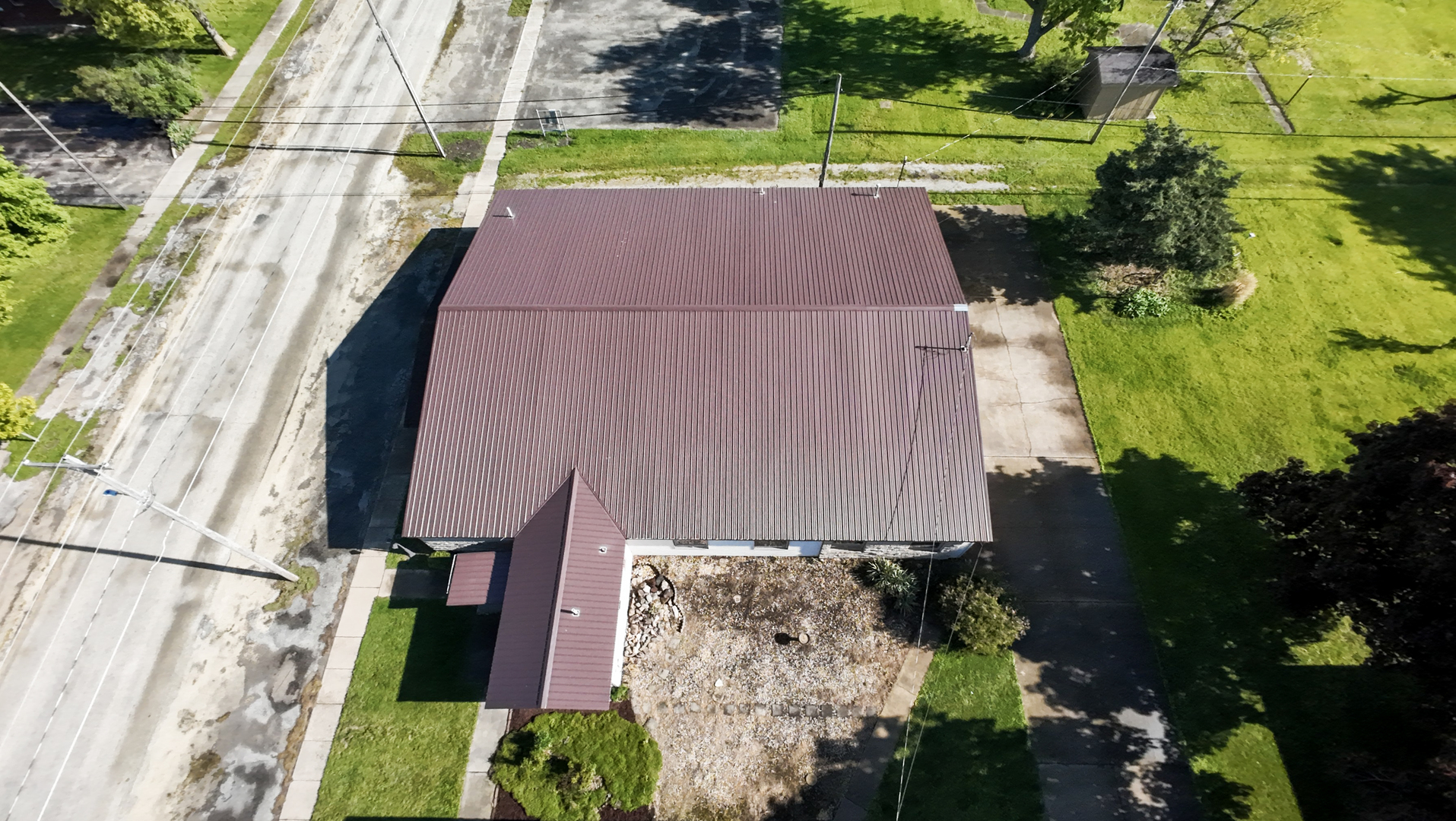 103 South 4th Street Chatsworth, IL 60921 - Photo 10 of 70 an aerial view of a house with a yard