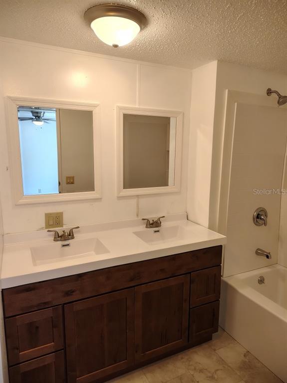 3440 County Road 656 Webster, FL 33597 - Photo 4 of 14 a bathroom with double vanity sinks and a bathtub