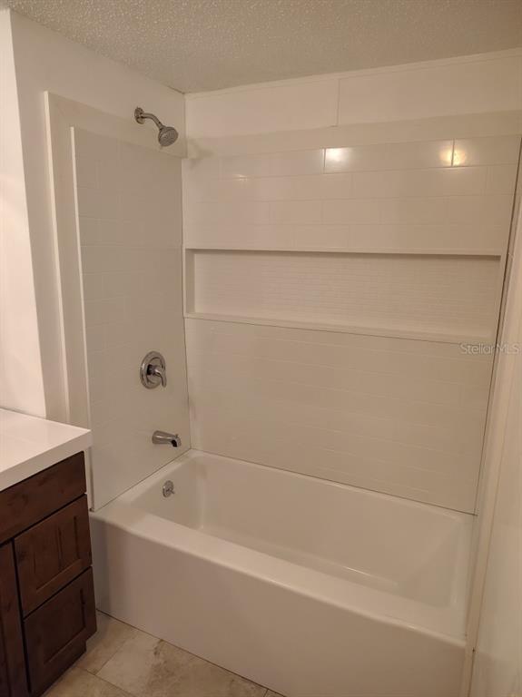 3440 County Road 656 Webster, FL 33597 - Photo 7 of 14 a bathroom with a bathtub