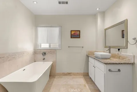 a close up view of a washer and dryer