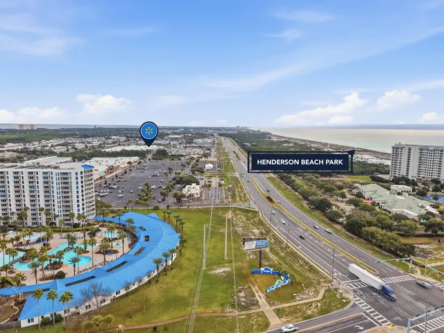 a view of a fountain in front of a building