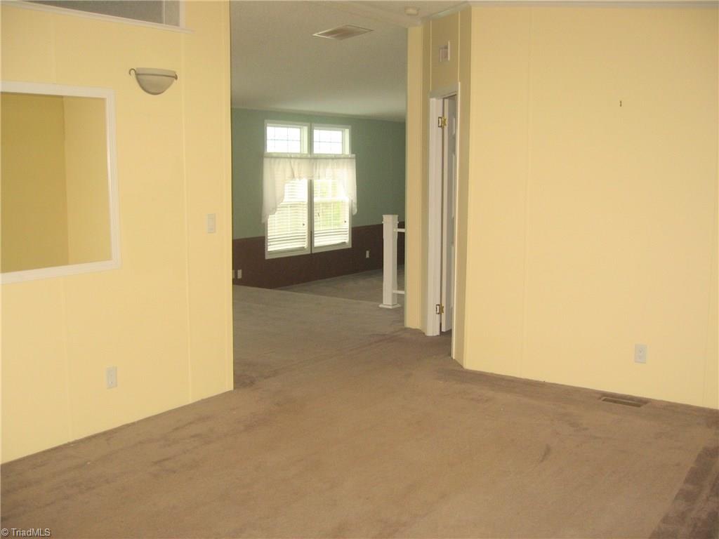 330 Crumpton Road Reidsville, NC 27320 - Photo 16 of 28 Living Room