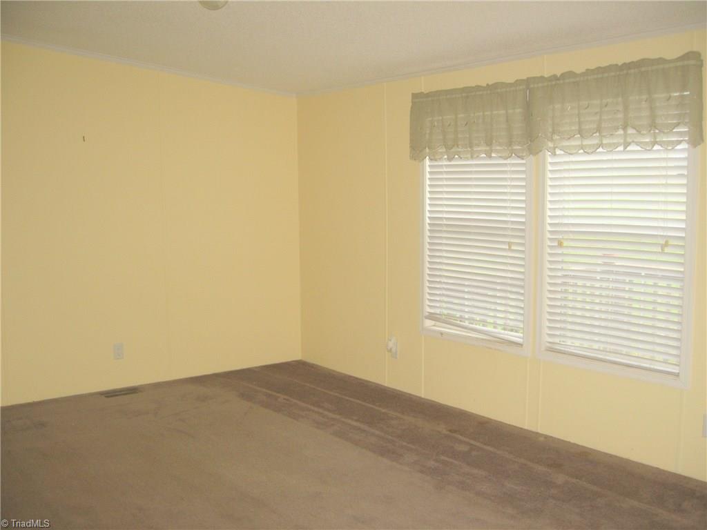 330 Crumpton Road Reidsville, NC 27320 - Photo 17 of 28 Living Room
