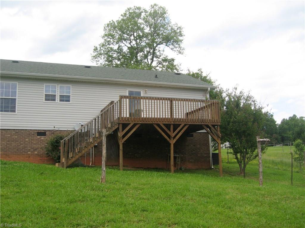 330 Crumpton Road Reidsville, NC 27320 - Photo 3 of 28 Deck on back of house