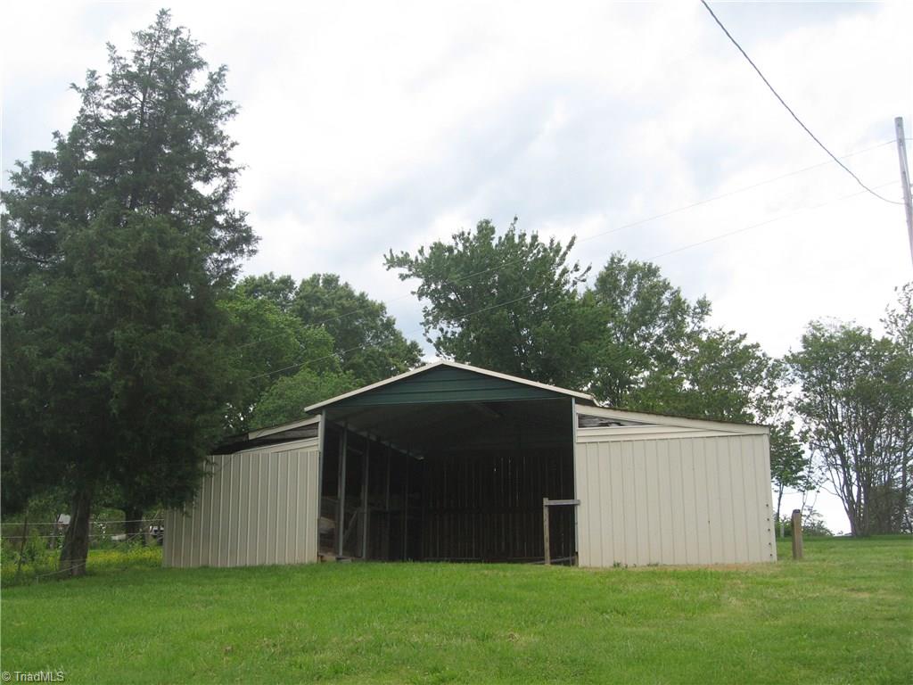330 Crumpton Road Reidsville, NC 27320 - Photo 6 of 28 Barn