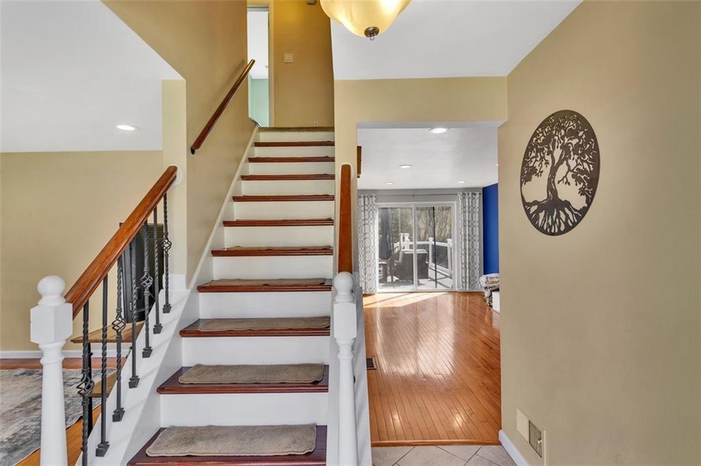 308 McIntyre Road Pittsburgh, PA 15237 - Photo 8 of 37