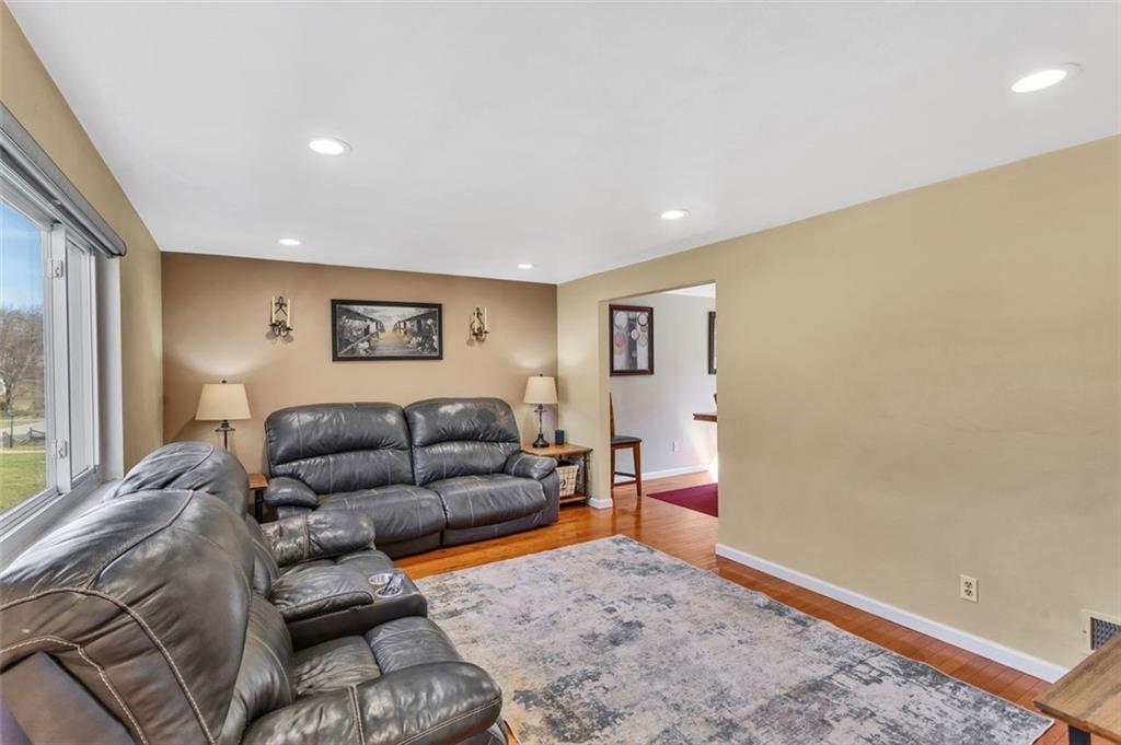 308 McIntyre Road Pittsburgh, PA 15237 - Photo 10 of 37