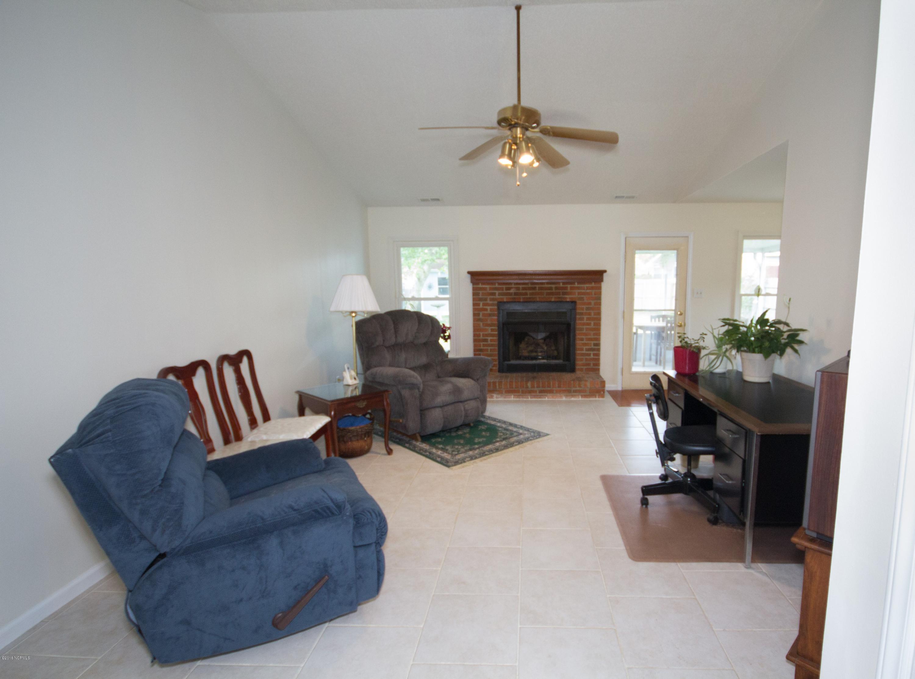 3012 Old Gate Road Morehead City, NC 28557 - Photo 16 of 25 Living Room
