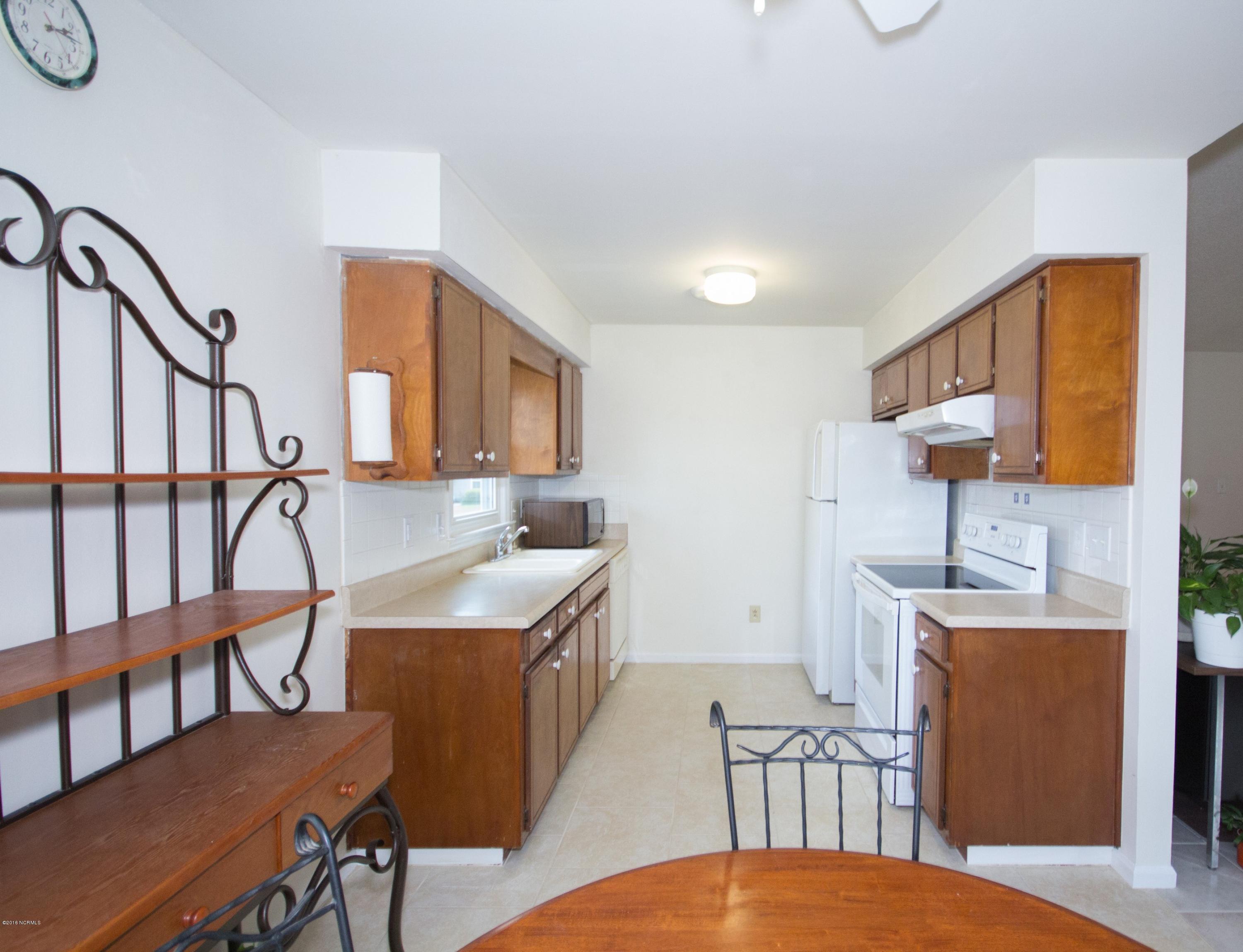 3012 Old Gate Road Morehead City, NC 28557 - Photo 18 of 25 Kitchen