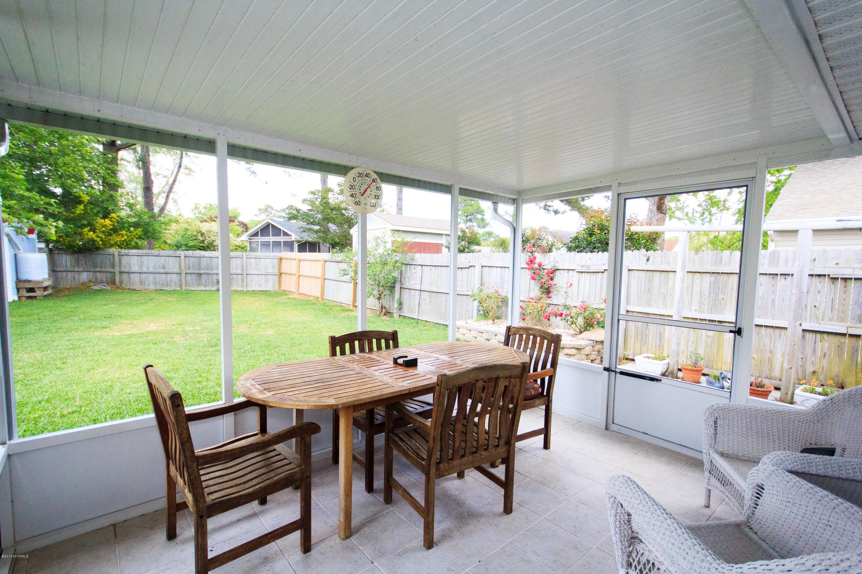 3012 Old Gate Road Morehead City, NC 28557 - Photo 20 of 25 Screened-in Patio