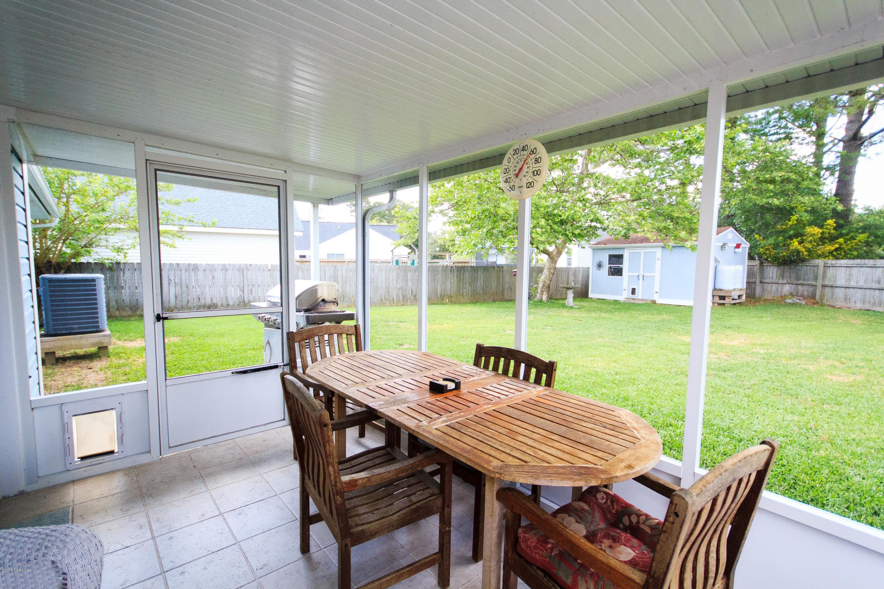 3012 Old Gate Road Morehead City, NC 28557 - Photo 21 of 25 Screened-in Patio