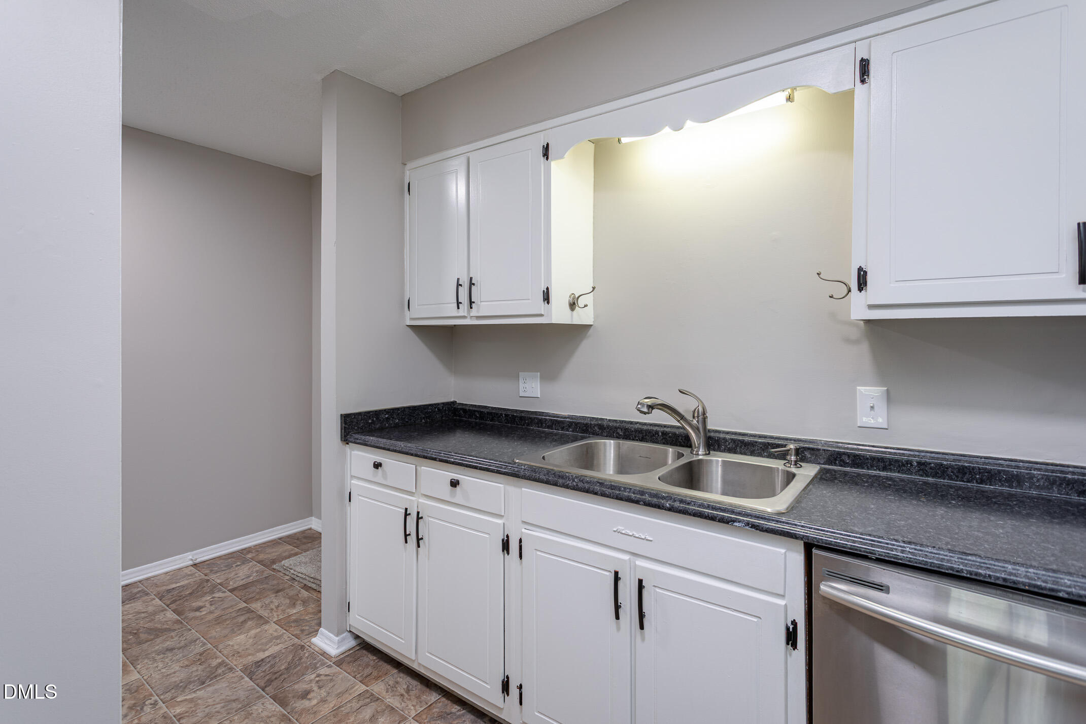 5026 Flint Ridge Place Raleigh, NC 27609 - Photo 6 of 19 havasy-5026-flint-ridge-6