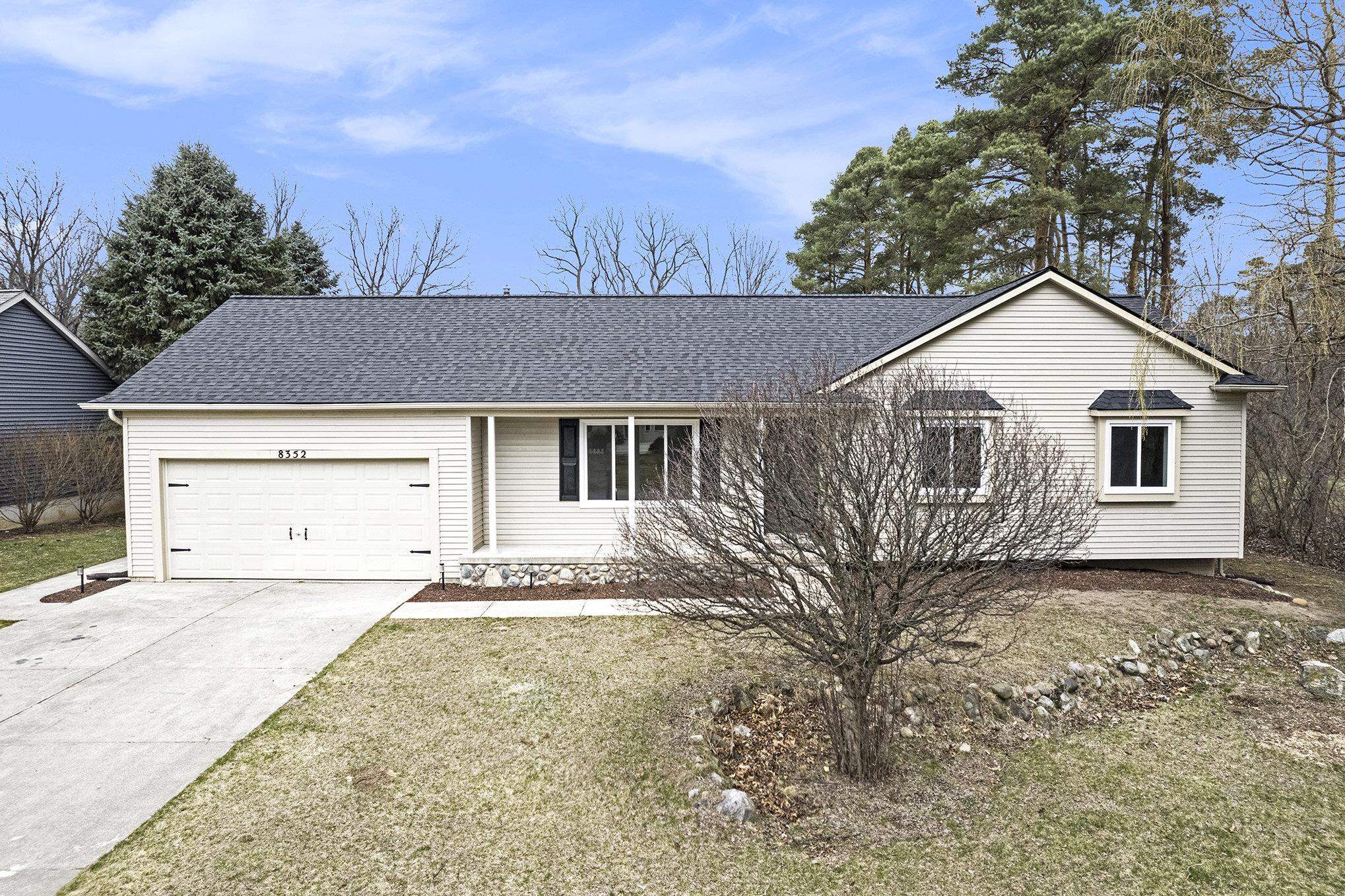 8352 Rustic Trail Linden, MI 48451 - Photo 3 of 38 50170017-0c2ef9a7-9901-4685-a700-0bd0e701ec13.JPG