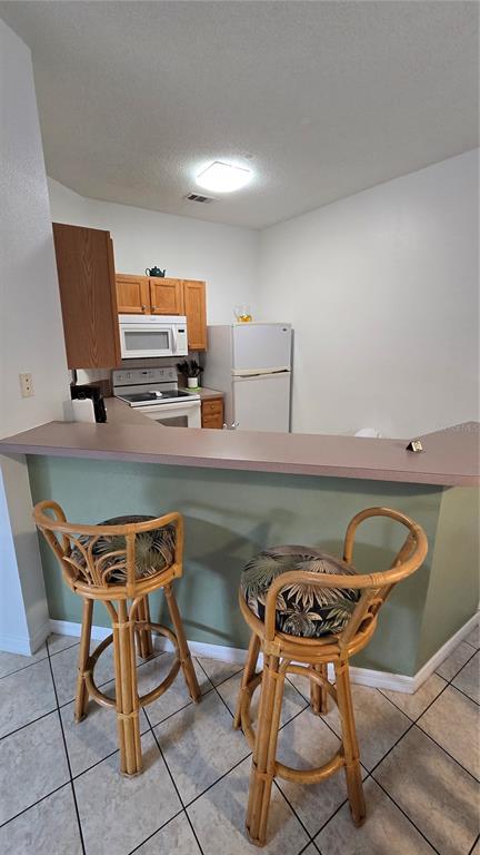 1013 Park Ridge Circle Kissimmee, FL 34746 - Photo 15 of 74 a patio with a table and chairs