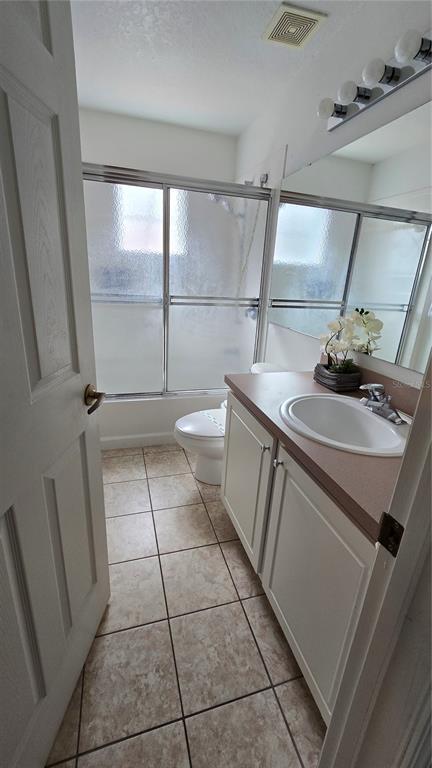 1013 Park Ridge Circle Kissimmee, FL 34746 - Photo 43 of 74 a bathroom with a sink a toilet and a mirror