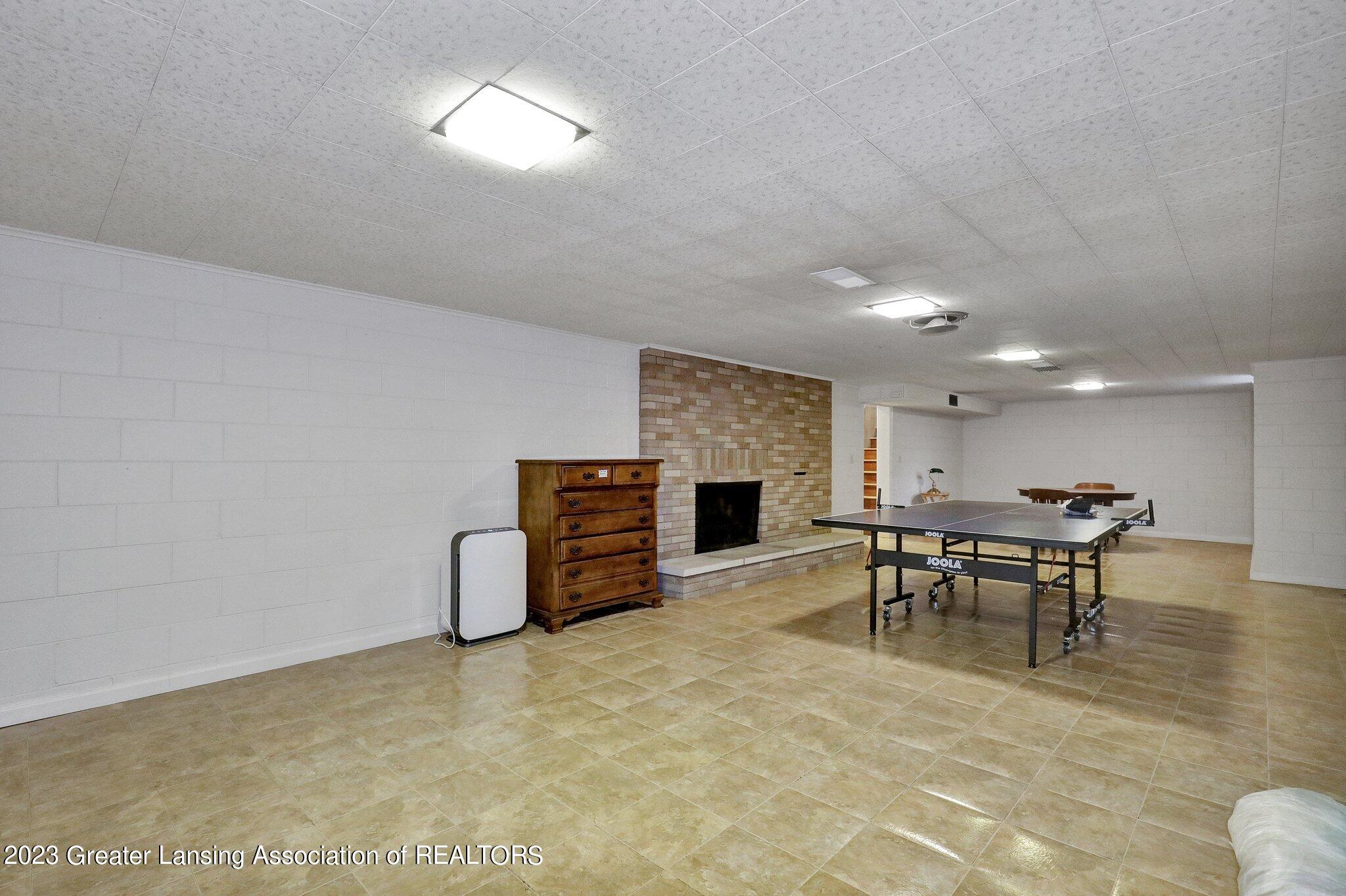 3218 South Cambridge Road Lansing, MI 48911 - Photo 26 of 41 26-web-or-mls-Open Ended Media-25