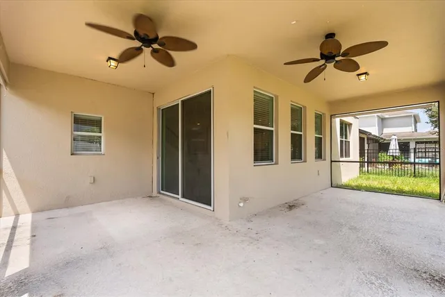 a view of empty room with a ceiling fan