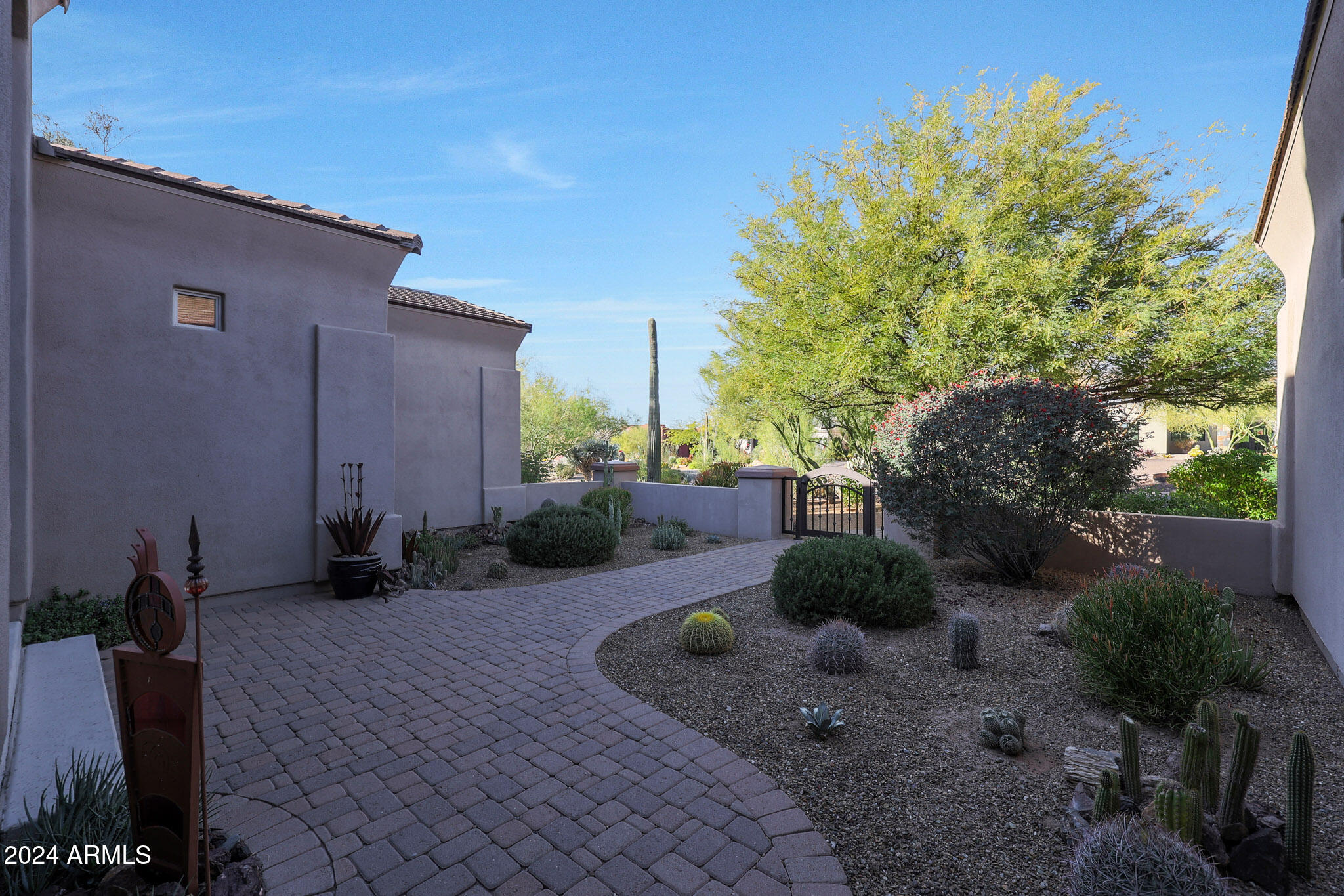 8533 East Montello Road Scottsdale, AZ 85266 - Photo 11 of 35 Front Courtyard