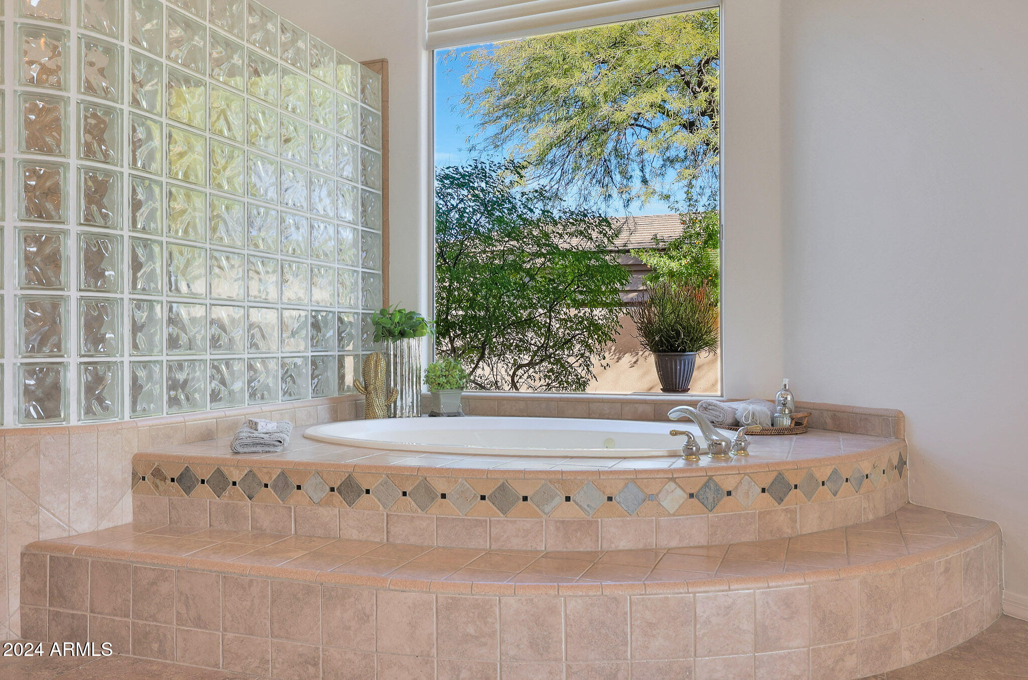 8533 East Montello Road Scottsdale, AZ 85266 - Photo 20 of 35 Soaking Tub
