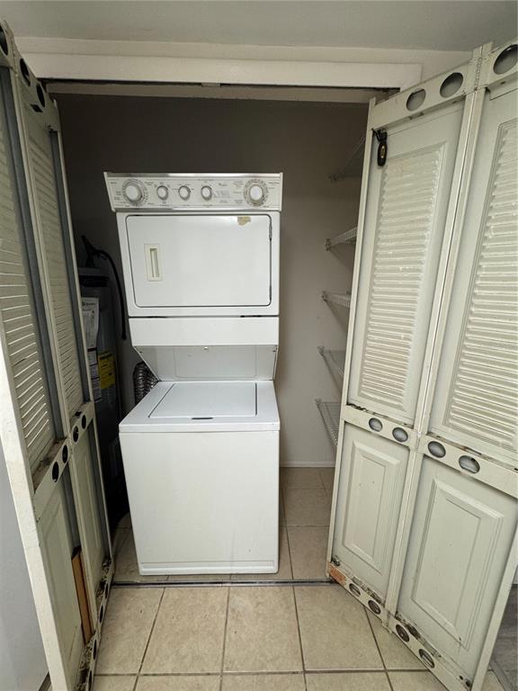 170 Windtree Lane Winter Garden, FL 34787 - Photo 7 of 14 a utility room with dryer and washer