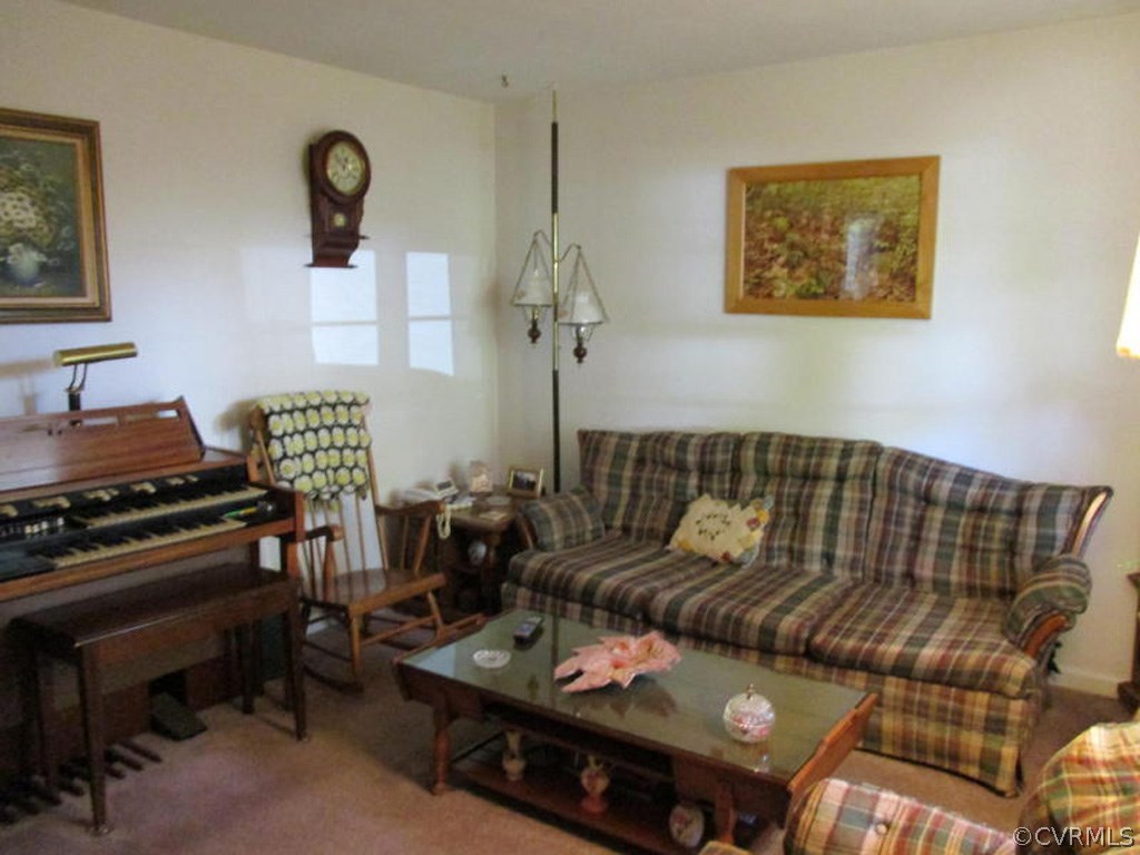 761 Estates Road Southeast Roanoke, VA 24014 - Photo 9 of 19 Gallery Image 9