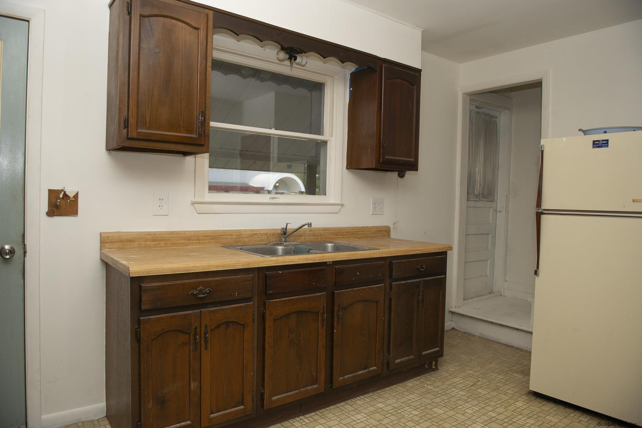 717 Curry Road Rotterdam, NY 12306 - Photo 3 of 23 Photo 3