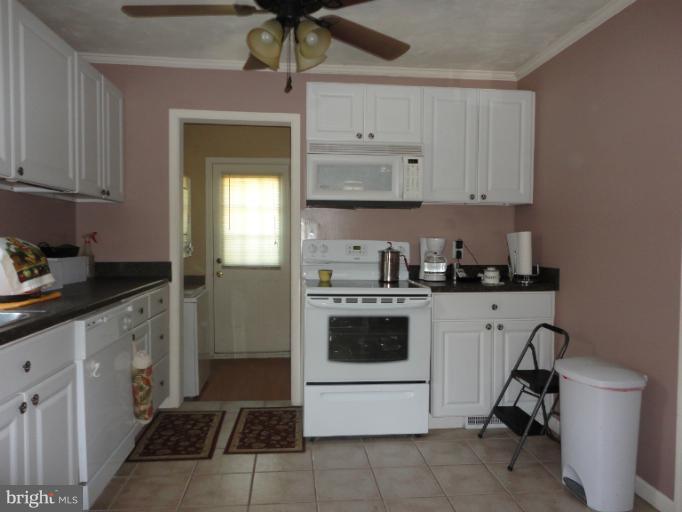 212 South George Street Ranson, WV 25438 - Photo 4 of 10 Kitchen